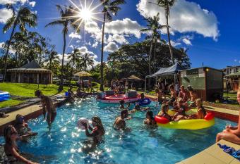 Nomads Airlie Beach allows 18 year olds to book a room