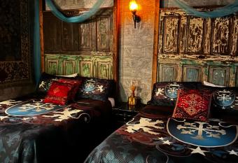 Dusty Boots Motel & Cafe has rooms with a private hot tub