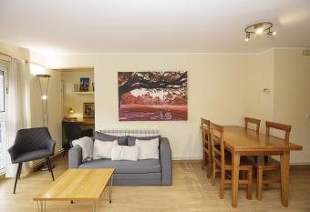 Apartamento c  ntrico en Girona has Balcony rooms