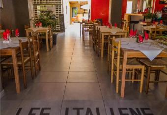 H  tel Les Italiens allows 18 year olds to book a room