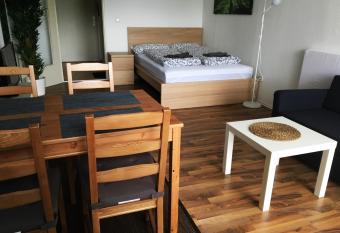 Apartment Treetown allows 18 year olds to book a room