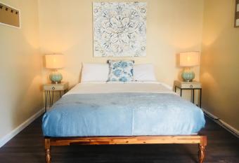 Green Acre Motel has Balcony rooms