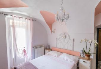 DUSSAIGA - Camera Delle Rose has Balcony rooms