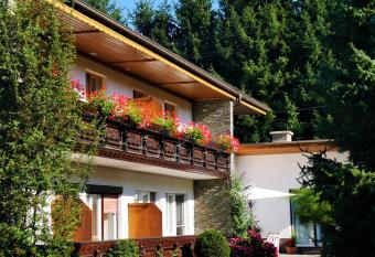 Pension Kitty has Balcony rooms