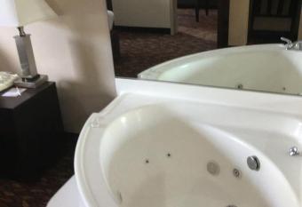 La Quinta Inn & Suites by Wyndham Augusta Fort Eisenhower allows 18 year olds to book a room