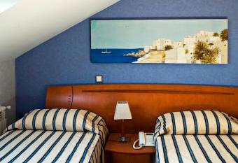 Hostal Villa de Ajalvir has Balcony rooms