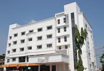 Hotel Vijayentra allows 18 year olds to book a room