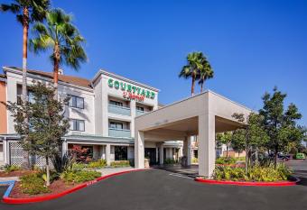 Courtyard by Marriott Oakland Airport has Balcony rooms
