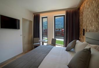 Lifestyle Room Binario Zero allows 18 year olds to book a room