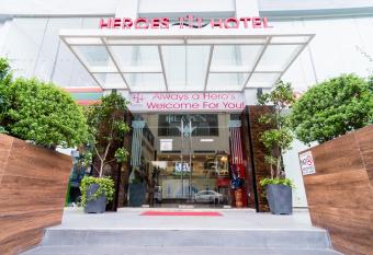 Heroes Hotel has rooms with a private hot tub