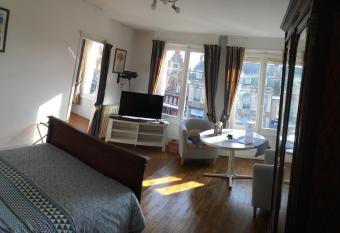 L Art Doize allows 18 year olds to book a room