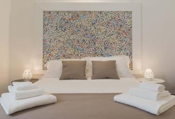 Home Sud Home Guest House allows 18 year olds to book a room