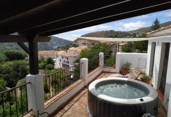 Casa Rural Arroyo de la Greda has Balcony rooms