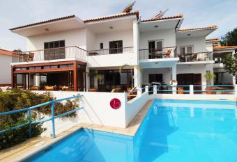 GuestHouse Vila Lusitania has Balcony rooms