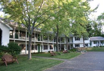 Parkside Inn has Balcony rooms