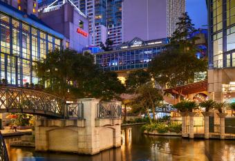 San Antonio Marriott Riverwalk has Balcony rooms