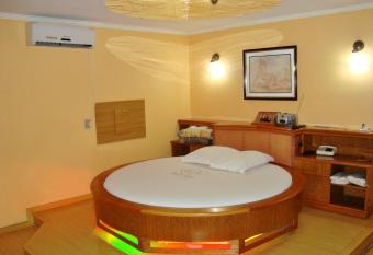 Motel Monza (Adults Only) allows 18 year olds to book a room