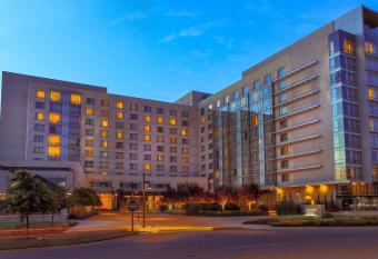 Bethesda North Marriott Hotel & Conference Center allows 18 year olds to book a room