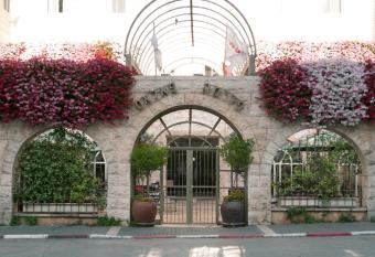 Prima Palace Hotel allows 18 year olds to book a room