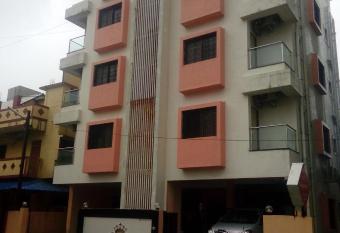 Hotel Midtown Inn allows 18 year olds to book a room