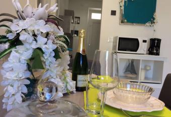 Smeralda House has Balcony rooms