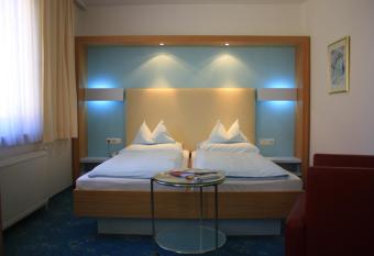 Dom Hotel has Balcony rooms