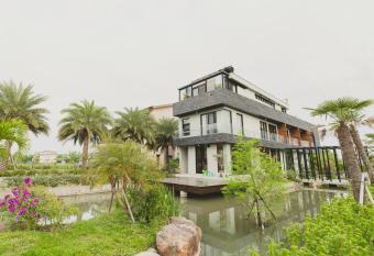 Island Sunrise has Balcony rooms