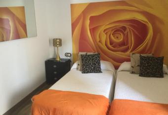 Hostal Rural La Pata de Oca allows 18 year olds to book a room