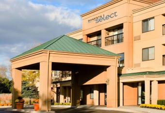 Best Western Plus Elgin - Chicago allows 18 year olds to book a room