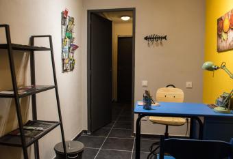 les4epices allows 18 year olds to book a room