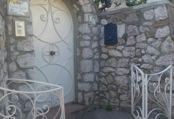 Casa Gaia allows 18 year olds to book a room