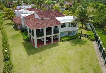 Villa de Palma- Oceanfront community with generator has Balcony rooms