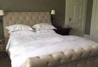 Ryan Mansion allows 18 year olds to book a room