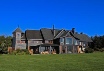 Casa Molino Hotel Boutique & Restaurant Puerto Varas allows 18 year olds to book a room