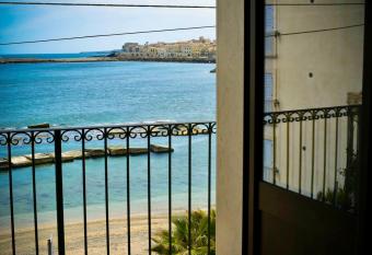 Syracusia allows 18 year olds to book a room