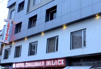 Hotel Shalimar Palace has Smoking rooms