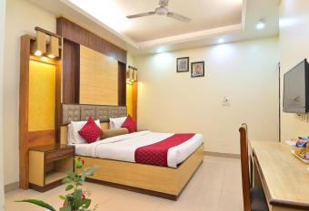 Hotel Aster Inn New Delhi allows 18 year olds to book a room