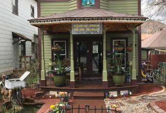 Downtown B&B with Jacuzzi has Balcony rooms