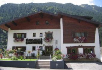 Haus Ausserbach has Balcony rooms