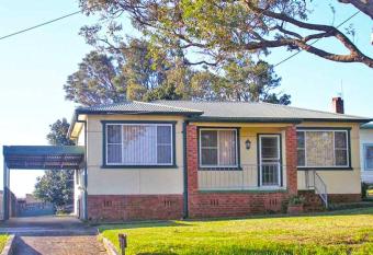 GREE63G - Fisherman s Friend allows 18 year olds to book a room