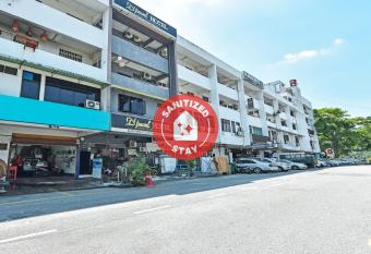 OYO 90585 D Pearl Hotel allows 18 year olds to book a room