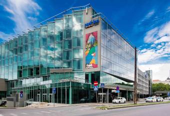 Park Inn by Radisson Meriton Conference & Spa Hotel Tallinn allows 18 year olds to book a room