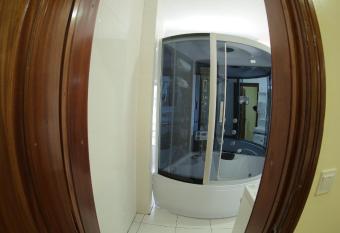 Fatima Hotel has rooms with a private hot tub