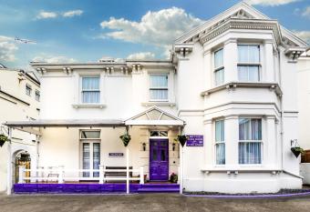 Brunton House Guest House allows 18 year olds to book a room