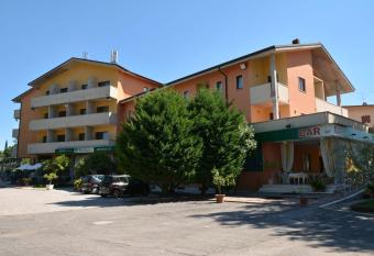 Hotel La Carica has Balcony rooms