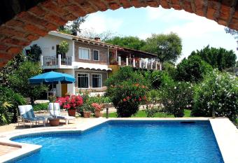 Los Dos B&B Villas has Balcony rooms