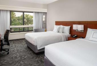 Sonesta Select Miami Lakes has Balcony rooms
