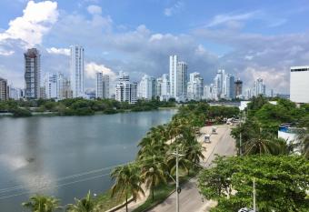Apartamento con hermosa vista y cerca de playas allows 18 year olds to book a room
