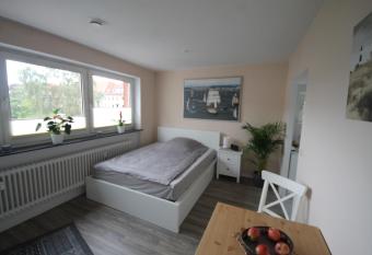 Apartment am Bl  cherplatz allows 18 year olds to book a room