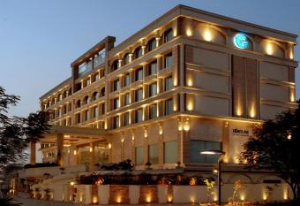 Fortune Select Exotica, Navi Mumbai - Member ITC s Hotel Group allows 18 year olds to book a room